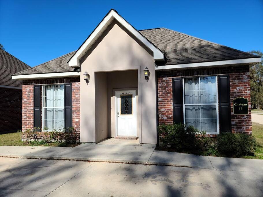 Chateau 18 Hammond Exterior photo